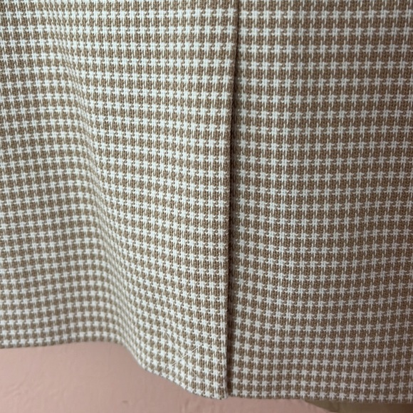 Ann Taylor beautiful Petite Blazer for Women. - Picture 15 of 16